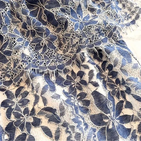 Code Mode | Off-Shoulder Lace Top - Picture 10 of 11